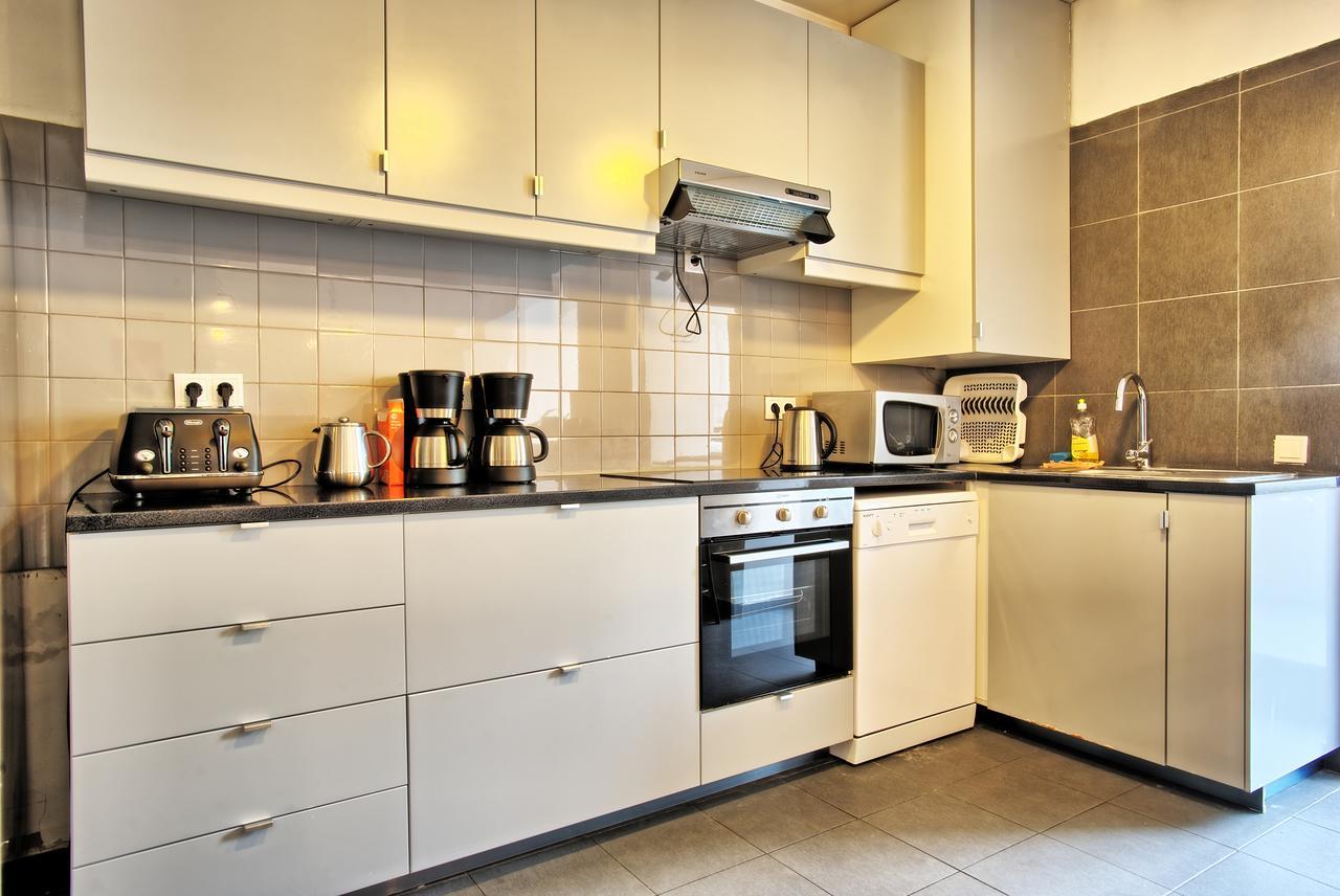 Sao Pedro 30 Guests Apartment Lisbon Exterior photo