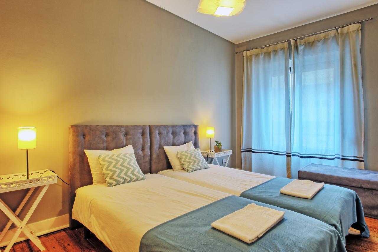 Sao Pedro 30 Guests Apartment Lisbon Exterior photo