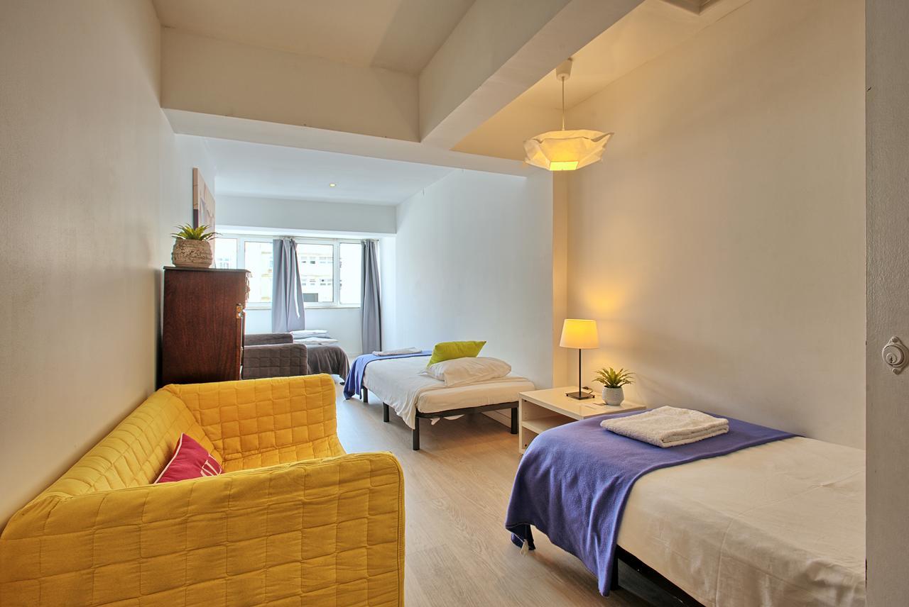 Sao Pedro 30 Guests Apartment Lisbon Exterior photo