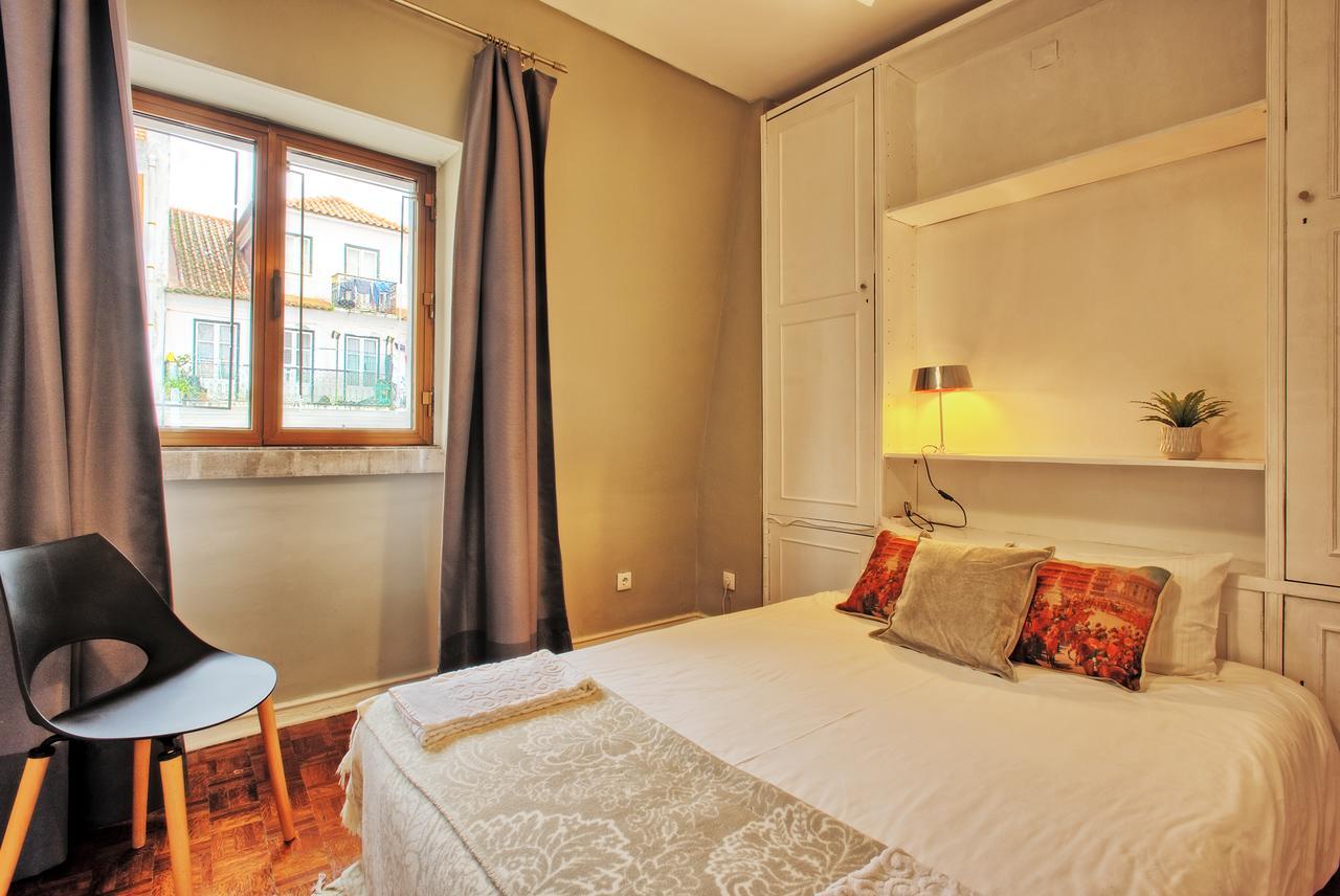 Sao Pedro 30 Guests Apartment Lisbon Exterior photo