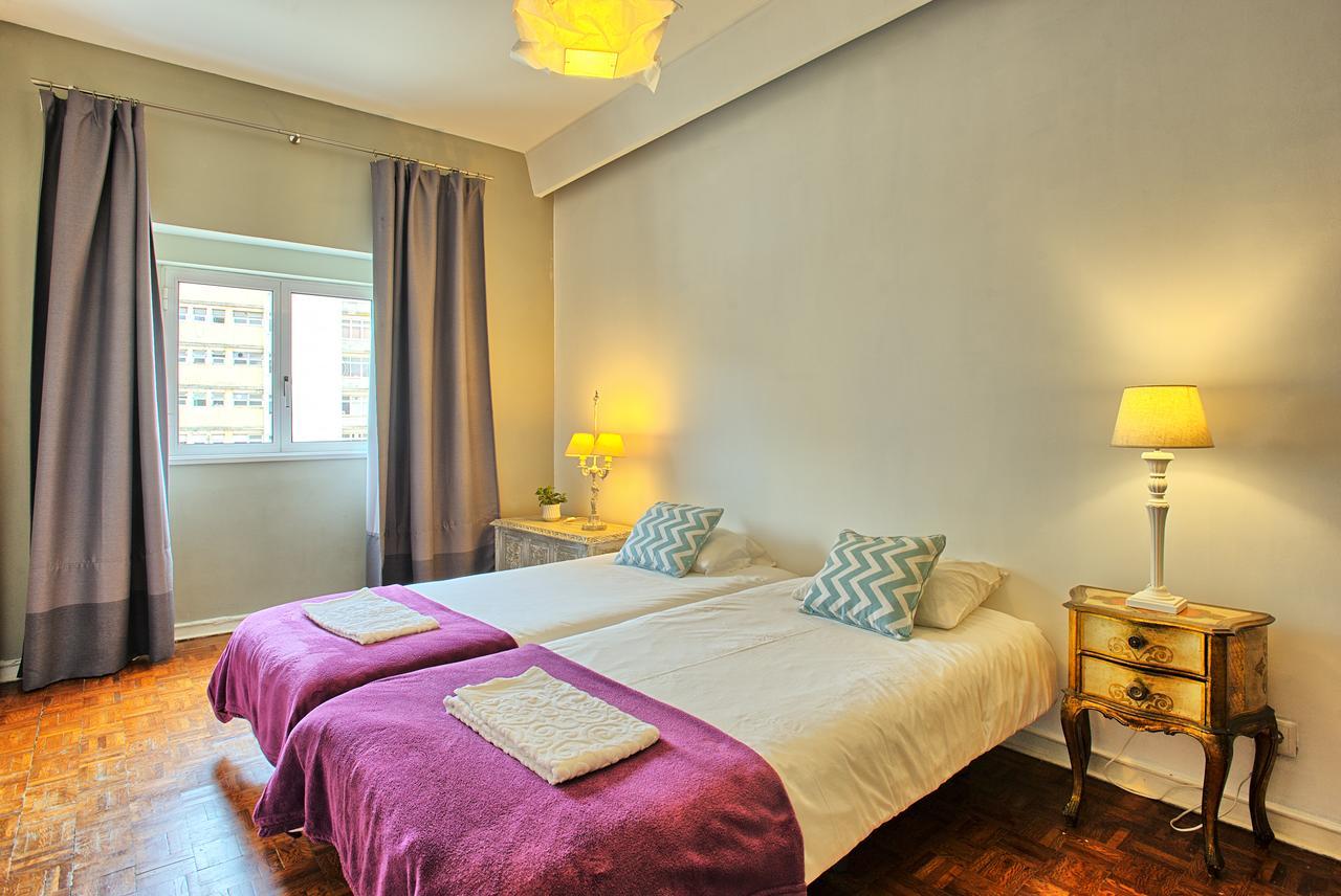 Sao Pedro 30 Guests Apartment Lisbon Exterior photo