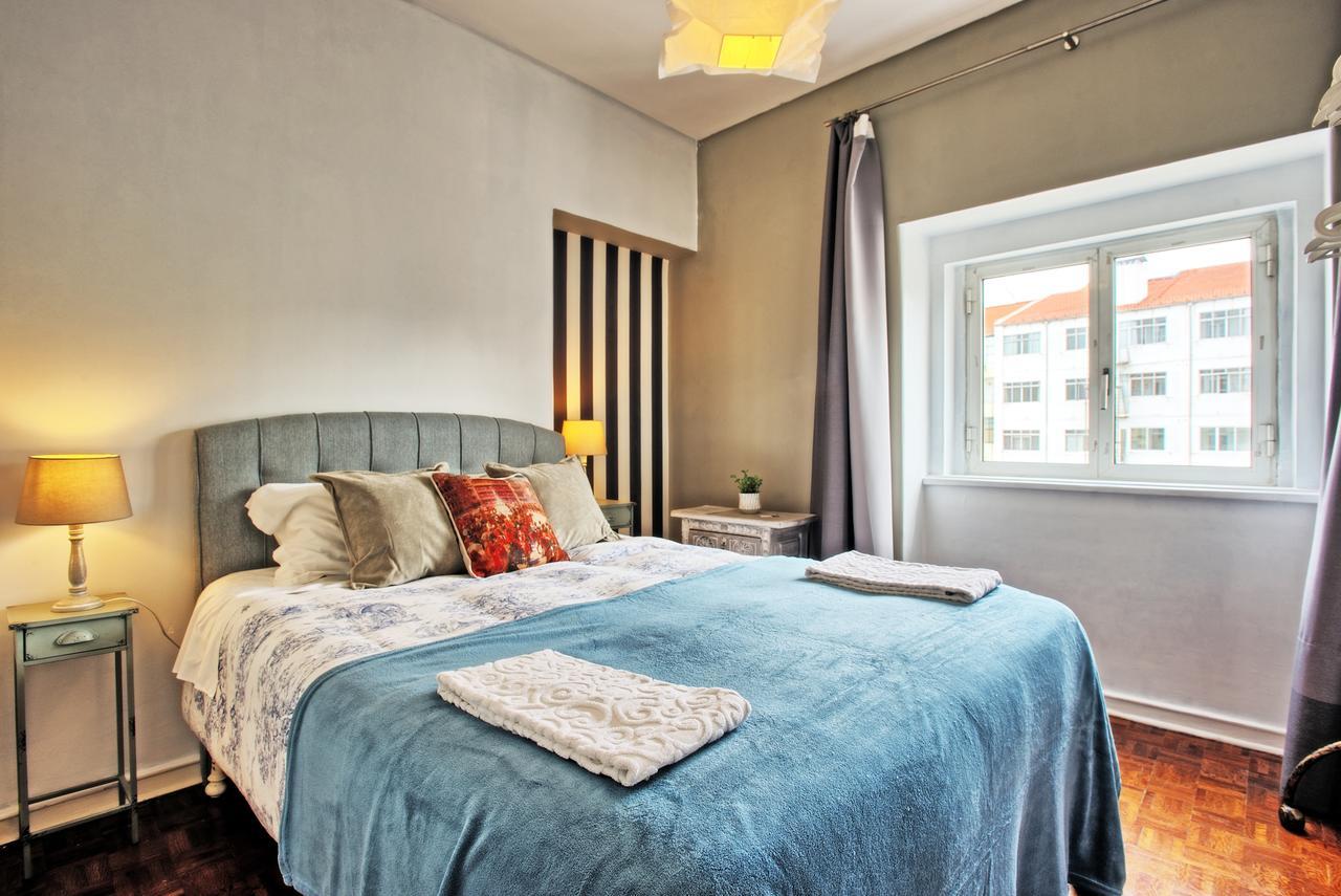 Sao Pedro 30 Guests Apartment Lisbon Exterior photo